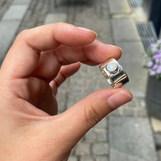 Cyclops Ring - moonstone